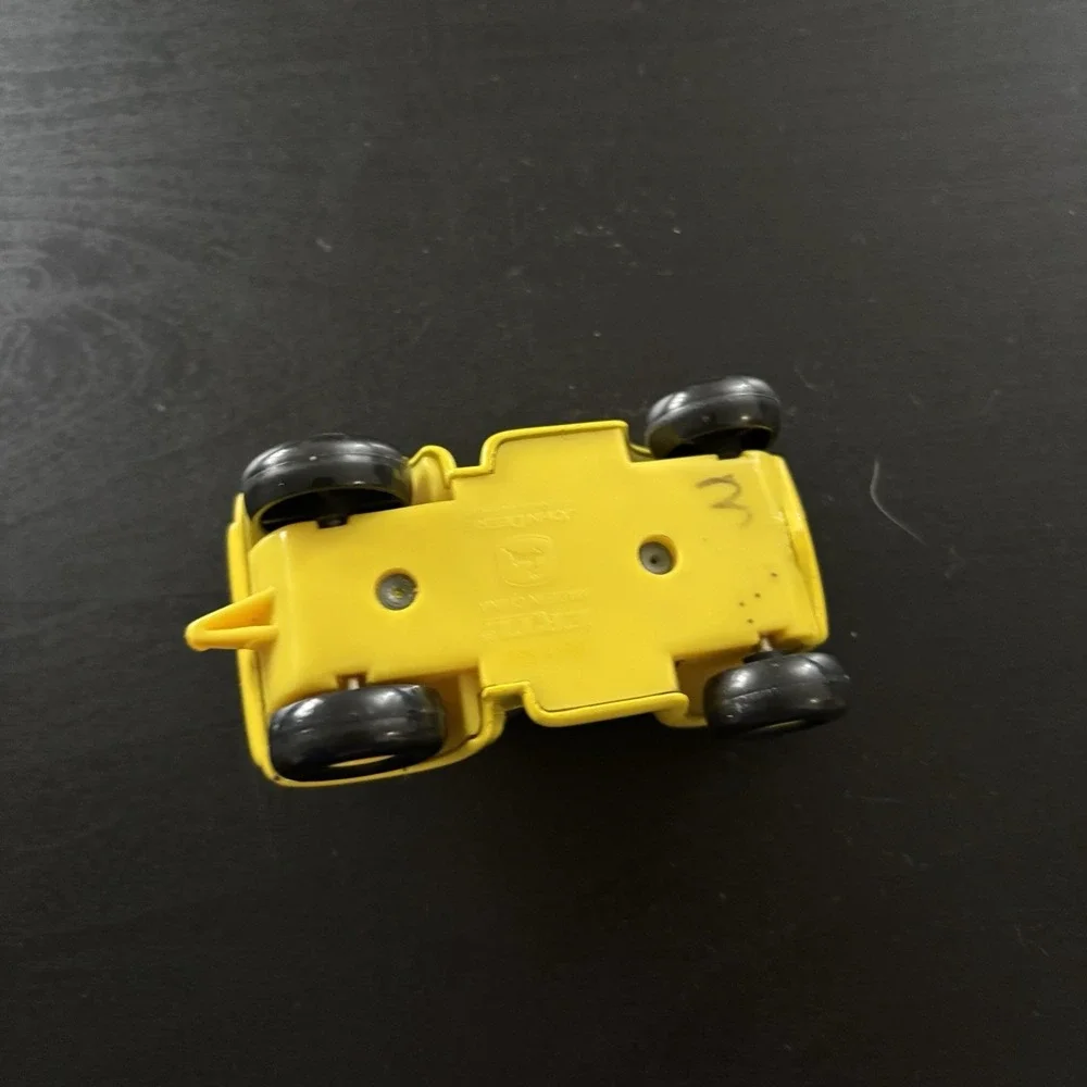 ERTL DIECAST METAL JOHN DEERE YELLOW CAR‎ W/FACE EYES MOUTH